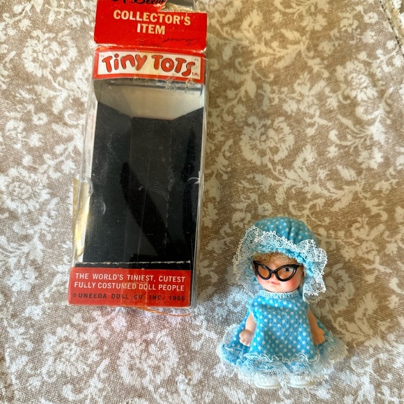 Vintage 1966 Mini Doll ‘Tiny Tots’ Pocket Size with original box 
By Uneeda - Picture 14 of 16